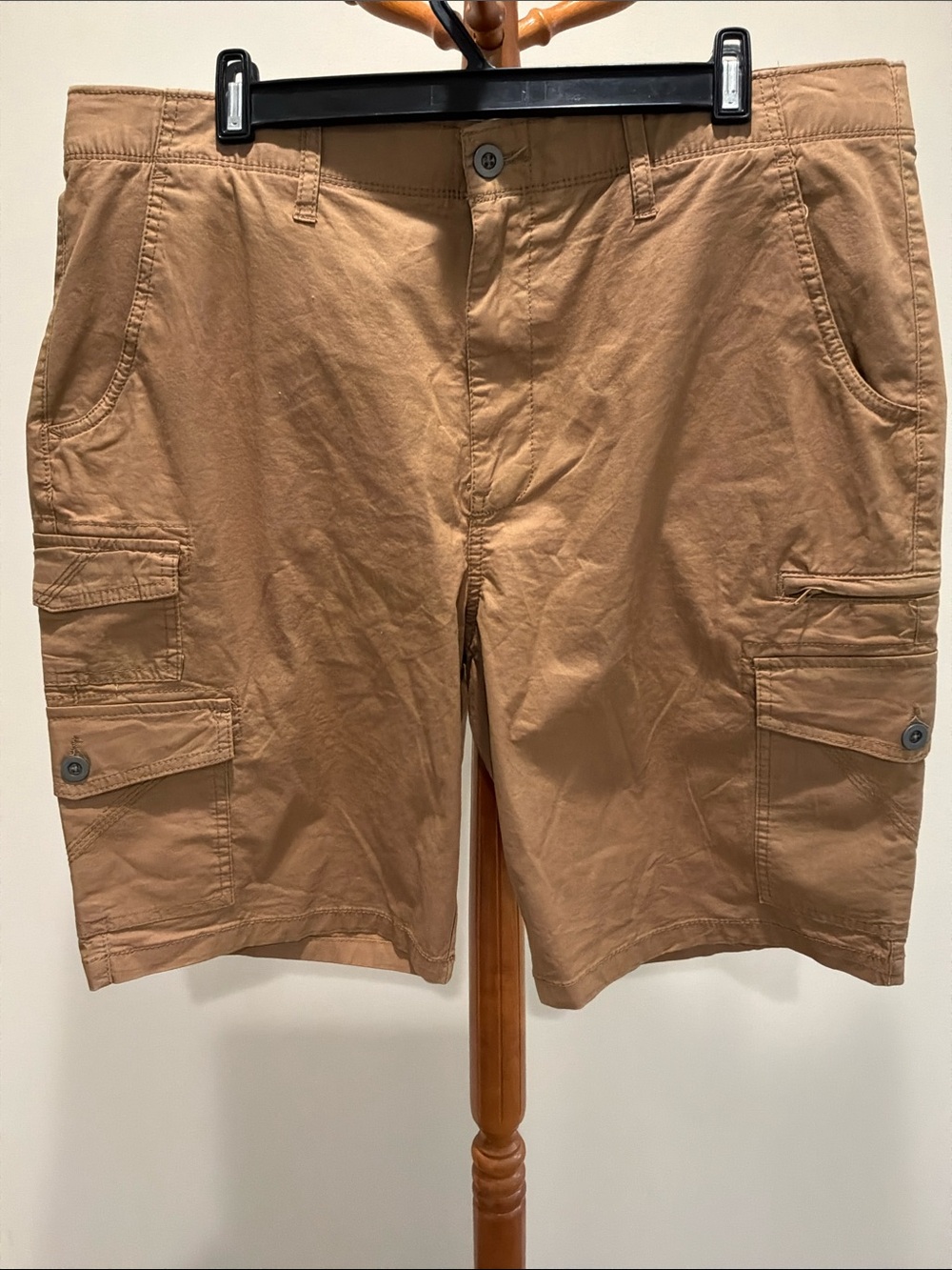 Men's Cargo Shorts in Brown - Utility Pocket Design